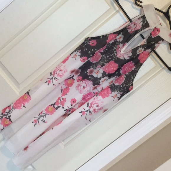 Lovely semi sheer summer dress - Picture 4 of 4